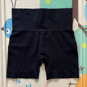 Set Active size small Sculptflex biker shorts